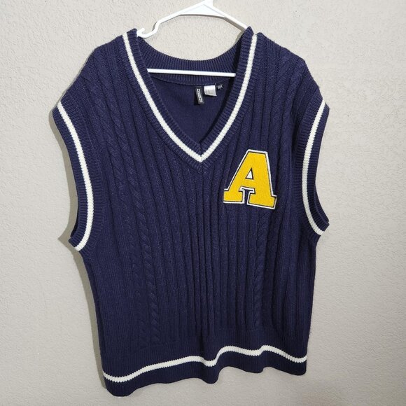 H&M Divided Sweater Vest Womens XL Navy Blue Cable Knit V-Neck Varsity A Patch - Picture 1 of 12